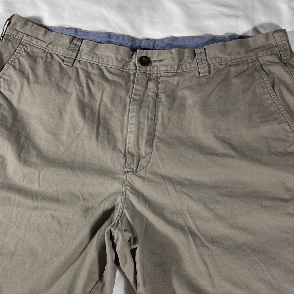 J. Crew mens taupe brown vintage flat front 8.5" inseam chino shorts - size 38